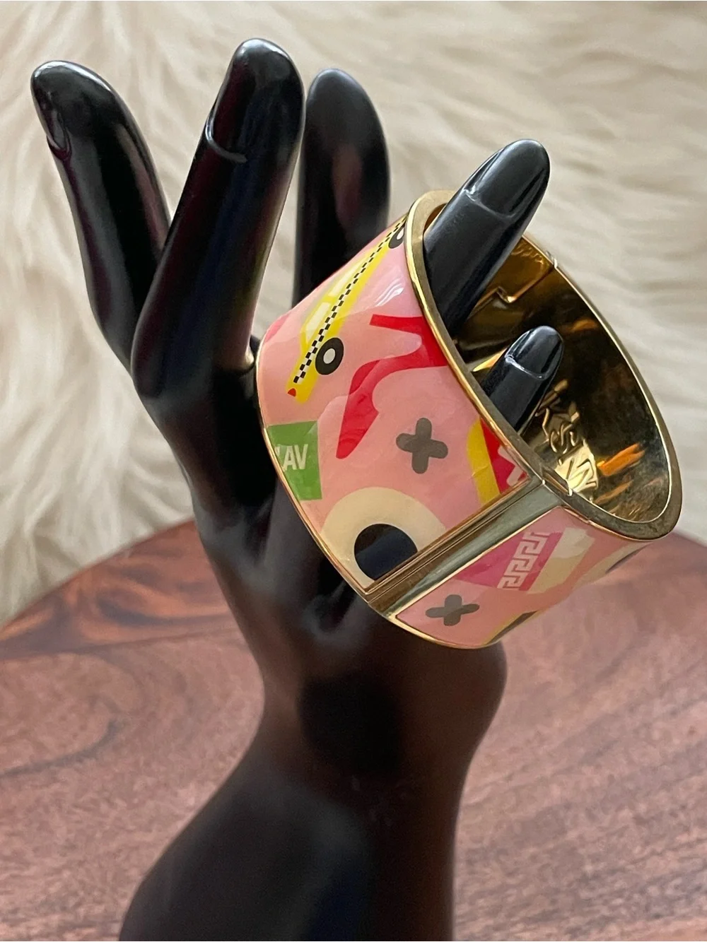 KATE SPADE x Darcel Enamel Hinged Bangle Bracelet - Picture 4 of 9